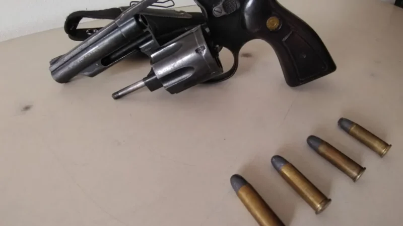 Arma é apreendida em posto de combustíveis em Araranguá