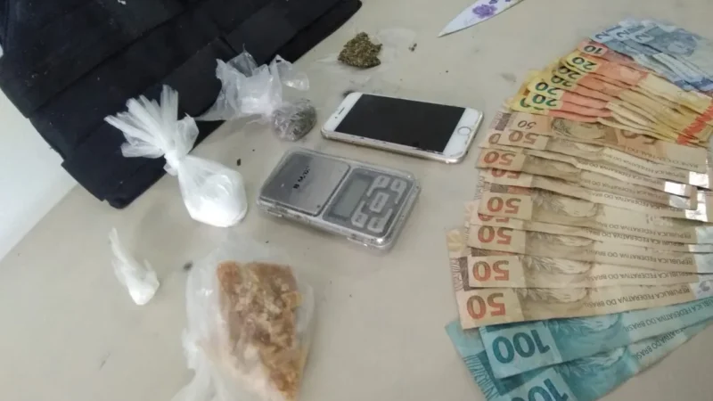 PM apreende drogas em casa no bairro Arapongas