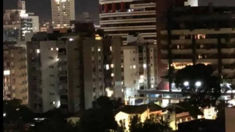 Bombeiros atendem ocorrência de incêndio em edifício em Criciúma