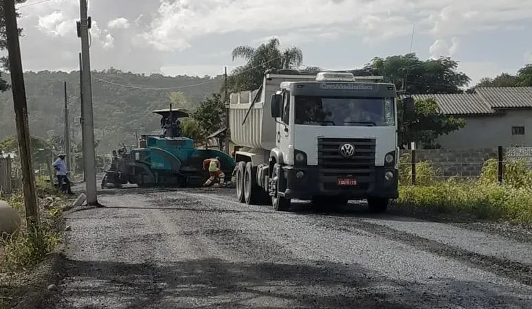 Prefeitura de Maracajá retoma obras de pavimentação na Garajuva