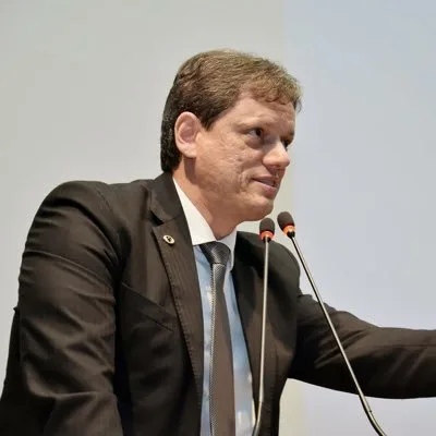 Atualização – vídeos e áudios: Ministro vai falar com consórcio e garante recursos para a Serra da Rocinha