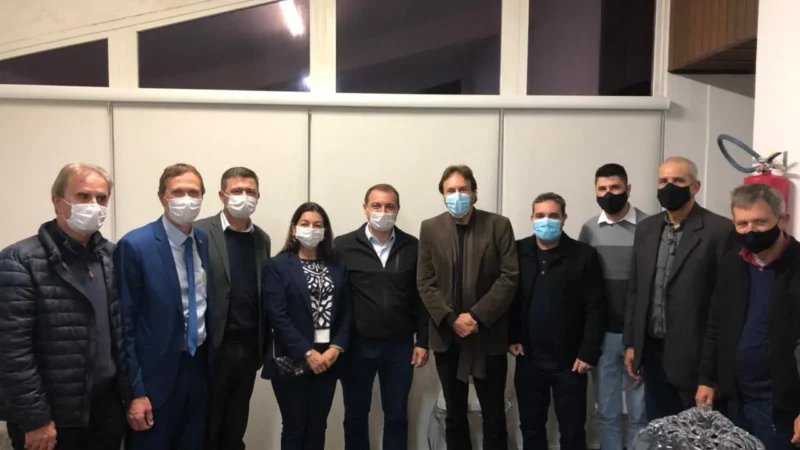 MOISÉS COM OS PREFEITOS DO MDB DA AMESC; MOISÉS SEM FILIAÇÃO; COLOMBO EM ARARANGUÁ; MOTINHA FORA; E MAIS