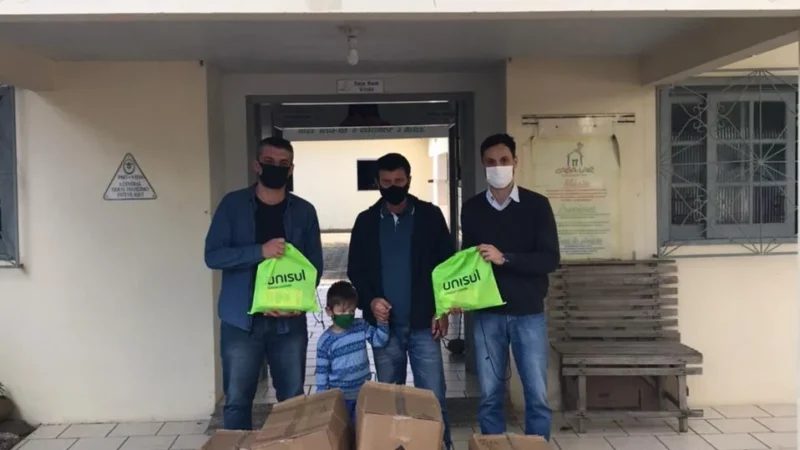 ACIVA e Unisul doam kits à Casa Lar