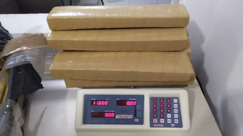 PRF apreende 30 kg de maconha e droga sintética na BR-101, em Jaguaruna