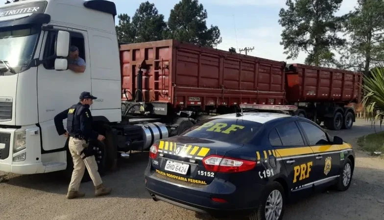Caminhão é flagrado com 22,6 toneladas de carga acima do permitido