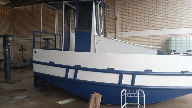 Rebocador de balsa de Araranguá é reformado