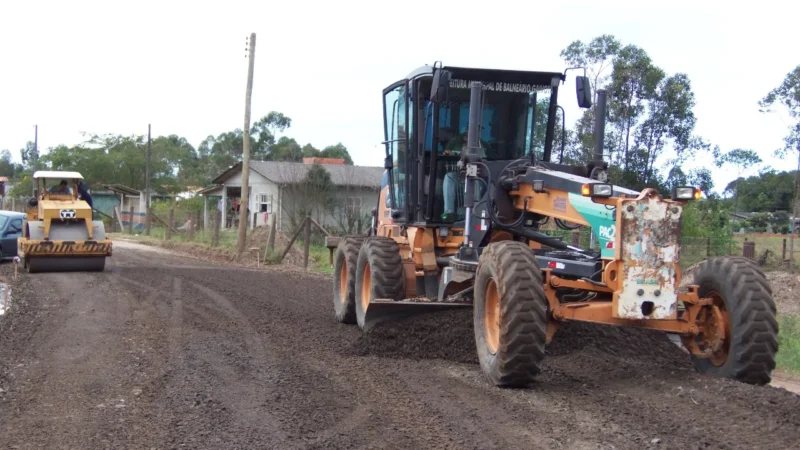 Obras para asfaltamento na Rua Nova, em Gaivota, entram na reta final