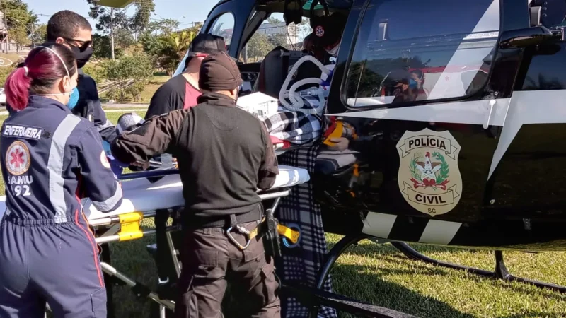 Idoso de praia Grande vítima de atropelamento é transportado pelo Saer para Criciúma