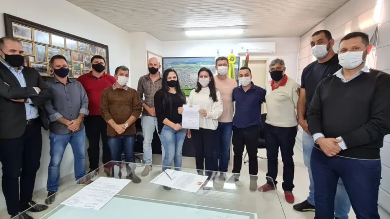 Prefeita assina ordens para obras em ruas sombrienses