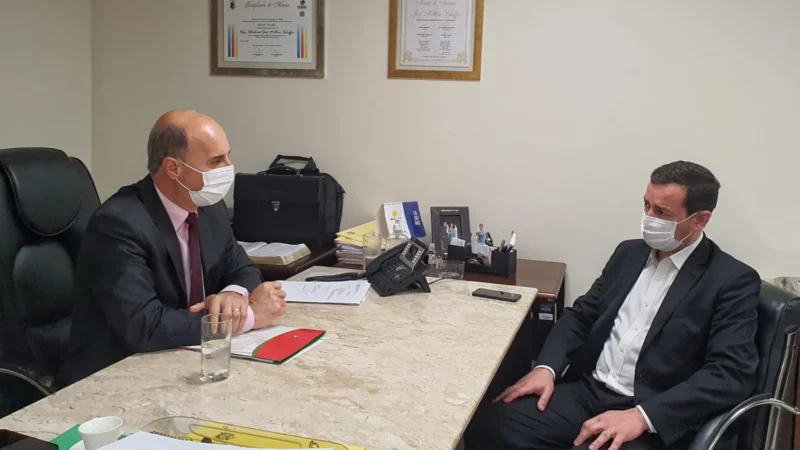 A pauta de Moisés na Amesc; mais um nome na lista dos federais; Rocinha só depois; e mais