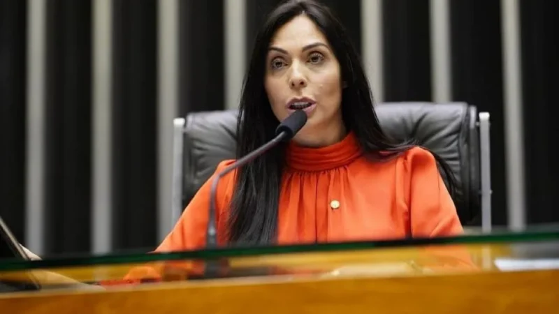 Geovania quer impedir o uso da linguagem neutra nas escolas do país