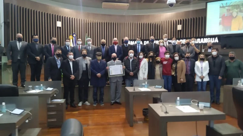 Manoel Mota recebe moção de reconhecimento da Câmara de Vereadores de Araranguá