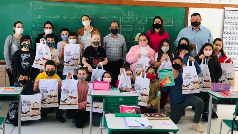 Escola 12 de Maio de Maracajá lança ‘Projeto Leitura’