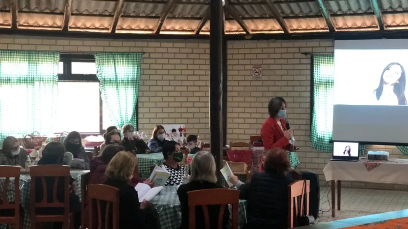 Palestra reúne mulheres de Clubes de Mães
