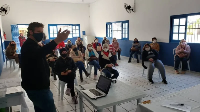 Clubes de Mães encerram curso de bordado em Arroio