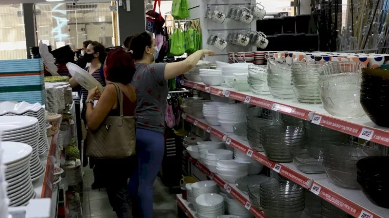 Comércio de SC cresceu 3,8% no primeiro semestre, diz IBGE