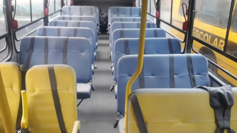 Ônibus e Escola são alvo de vandalismo em Maracajá