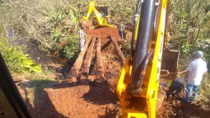 Comunidades do interior de Jacinto recebem nova ponte
