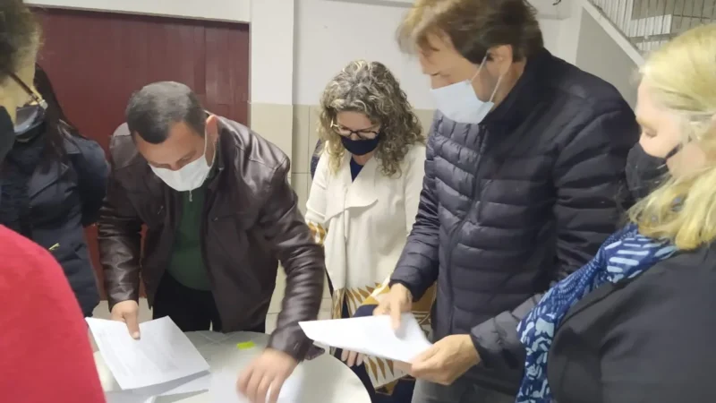 Moradores e prefeitura fecham parceria para pavimentação de rua