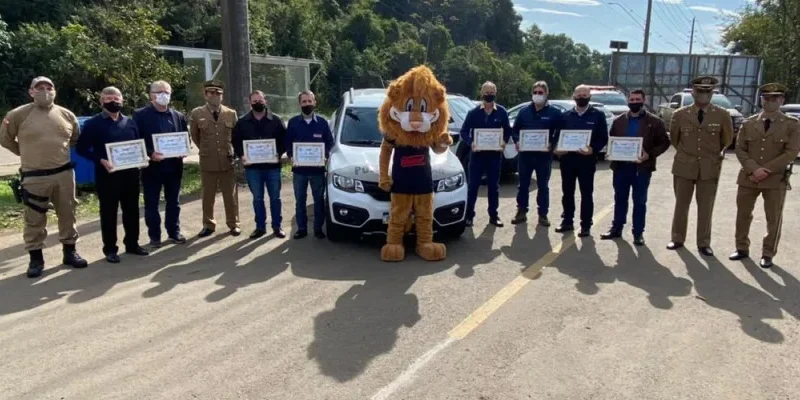Cooperja é uma das cooperativas participantes da entrega de veículo ao Proerd