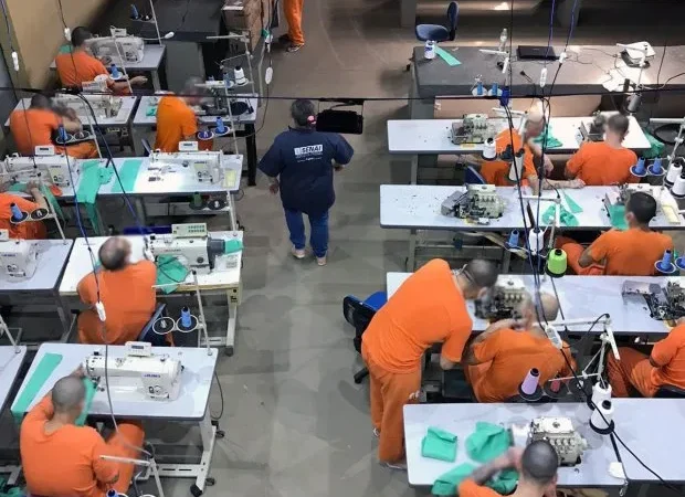 Estado capacitará mais de 2,1 mil presos para trabalhar na indústria têxtil Estado