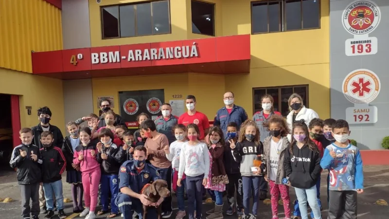 3° Companhia De Bombeiros Militar recebe visita de alunos