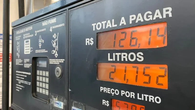 Pesquisa mostra gasolina próxima de R$ 6 em cidades de SC; veja onde está mais barata