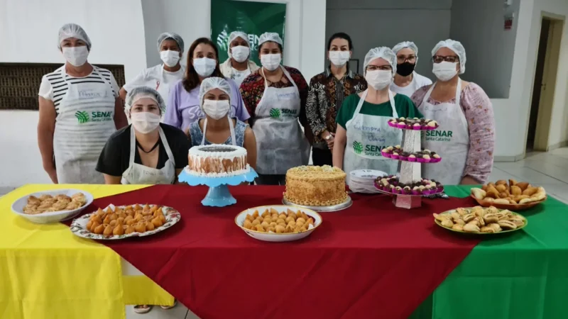 Mulheres que recebem cesta da Agricultura Familiar, se formam em Culinária