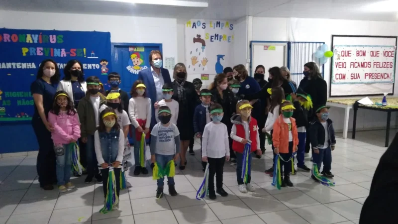 PREFEITO PARTICIPA DE ATOS ALUSIVOS AO SETE DE SETEMBRO EM ESCOLAS MUNICIPAIS.