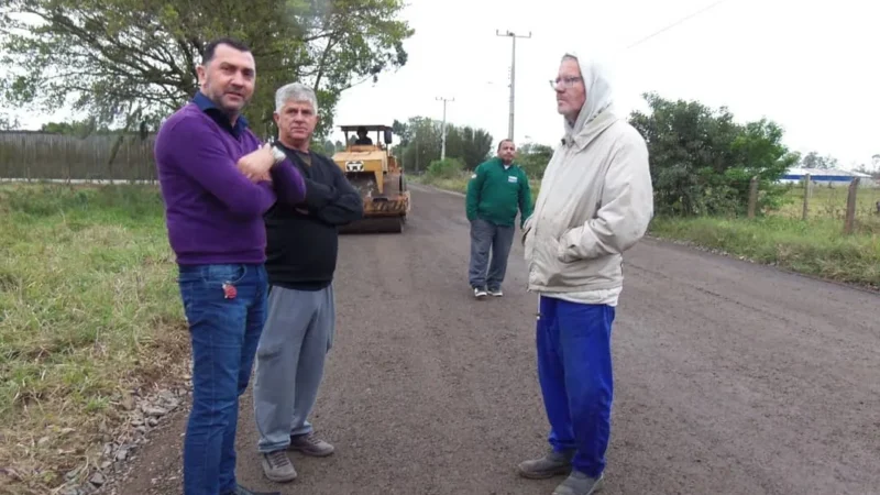 Área rural de Gaivota recebe mais 1km de asfalto