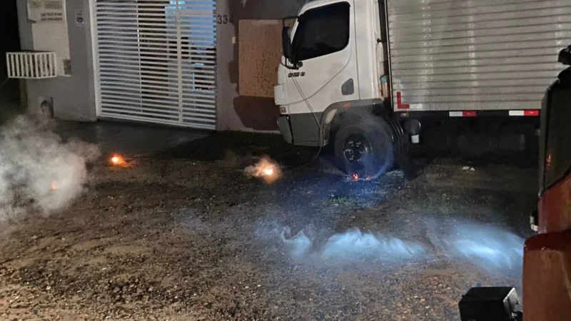 Fio de alta tensão causa incêndio em Sombrio