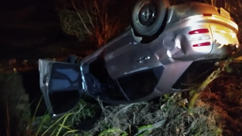 Homem morre em capotamento em Meleiro