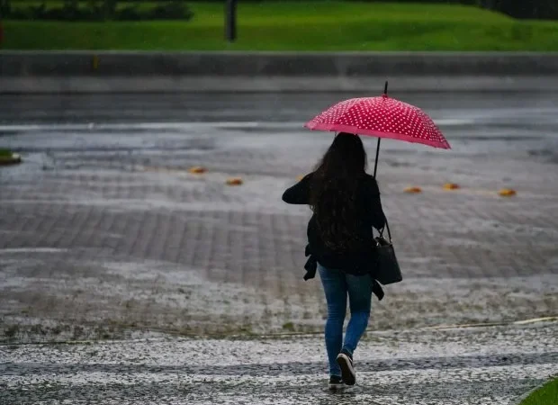 Próximo trimestre terá chuva abaixo e temperatura acima da média no estado