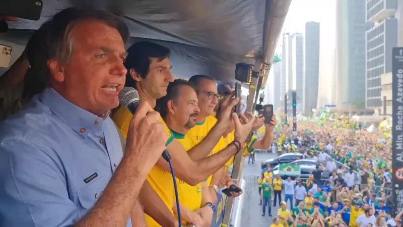 DEPOIS DO 7 SETEMBRO, PRESIDENTE RECUA E DISTRIUBUI CARTA À NAÇÃO