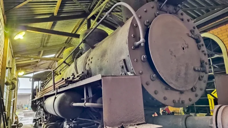 Tesouro escondido: Locomotiva rara no Brasil começa a ser restaurada em Tubarão