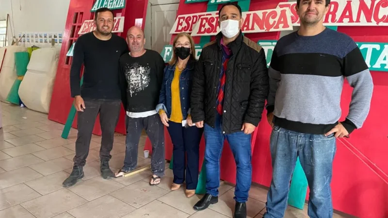 Comunidade participa na decoração do Natal Gaivota 2021