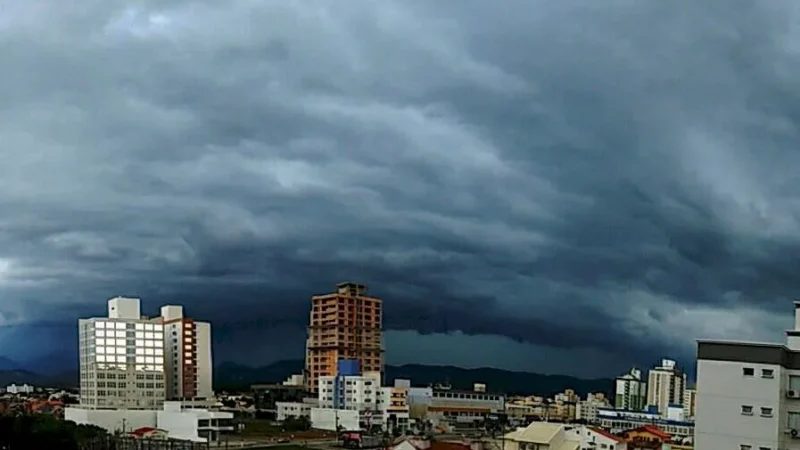 SC deve ter temporais nesta sexta-feira; veja regiões atingidas