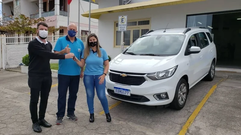 Prefeitura adquire novo veículo para Educação