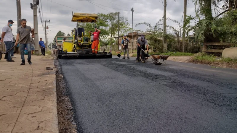 Prefeitura asfalta mais 1 km na Linha do Campo Sul