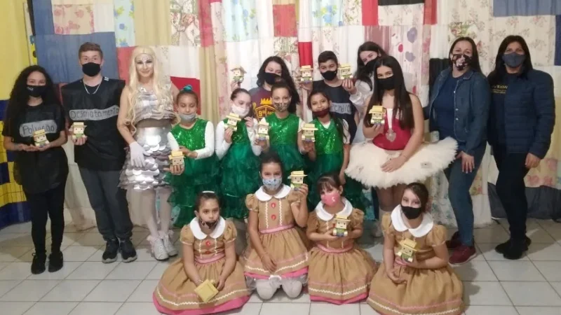 Dia das Crianças: Alunos promovem teatro sustentável