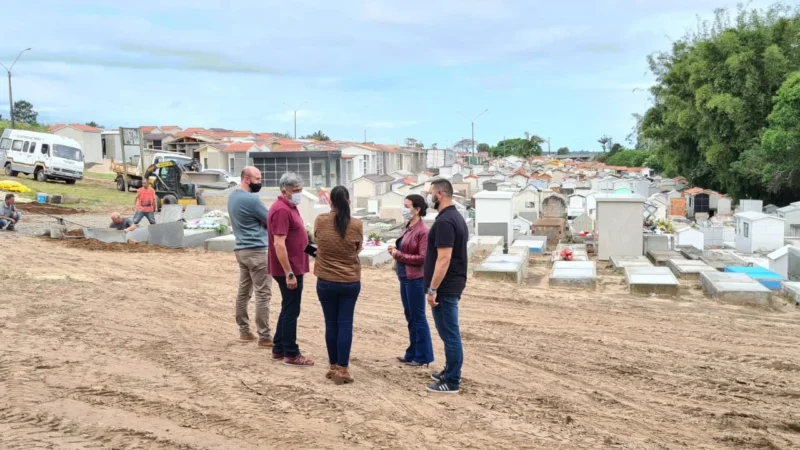 Cemitério de Sombrio ganha estacionamento para Dia dos Finados