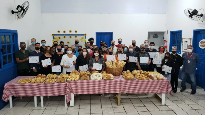 Prefeitura forma 32 novos padeiros em curso gratuito