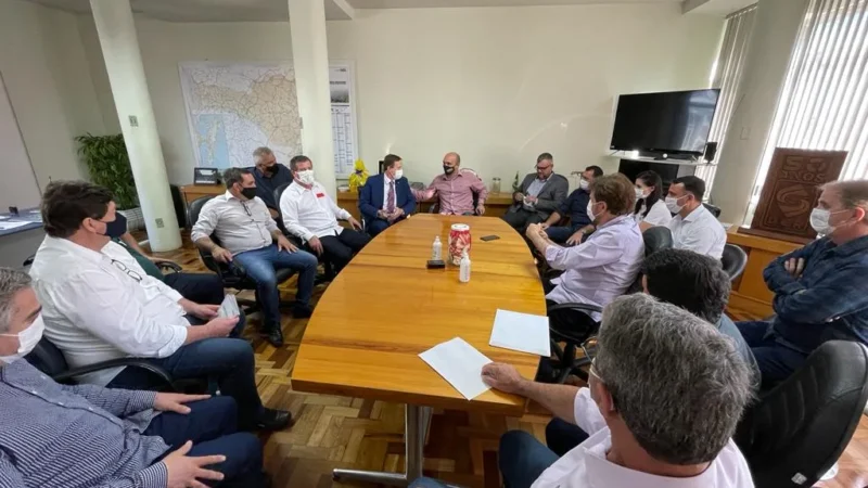 Comitiva de prefeitos da Amesc na capital; o êxito do Câmara na Comunidade; e mais