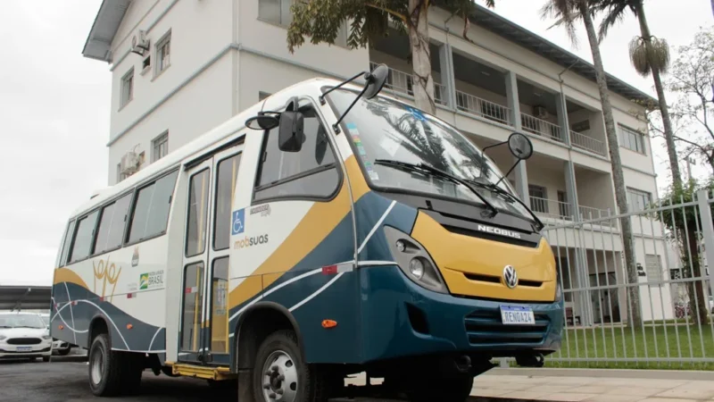 Dois novos veículos auxiliam serviços de Assistência Social