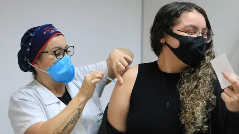SC receberá vacinas contra a Covid-19 para aplicação em adolescentes
