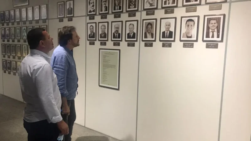 Prefeitura de Araranguá recebe Galeria dos Prefeitos