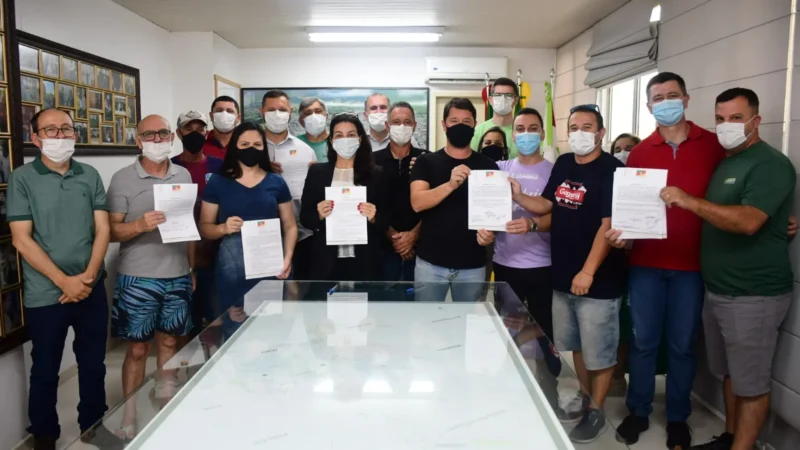 Prefeita assina pavimentação de cinco ruas em Sombrio