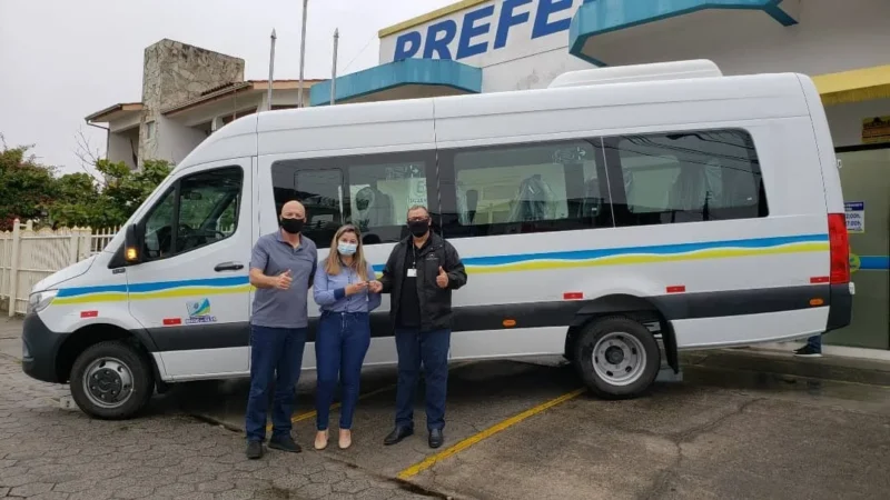Educação do Arroio recebe micro-ônibus 0km