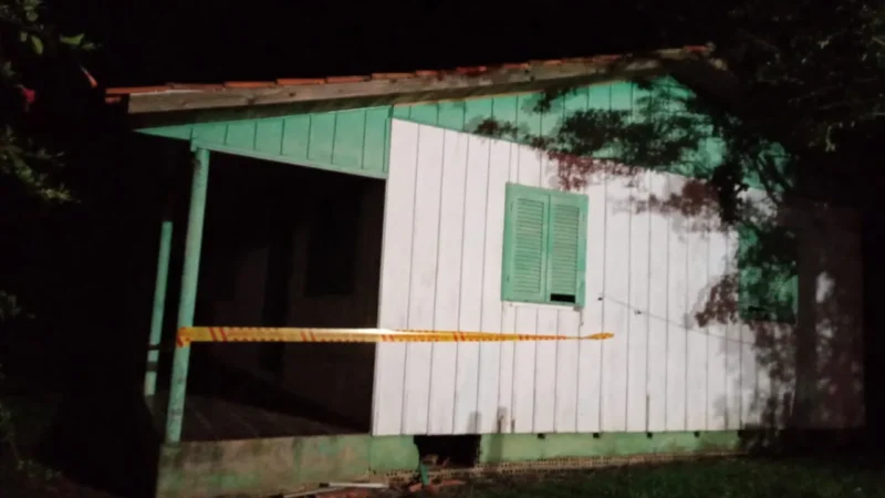 Incêndio atinge residência em Turvo