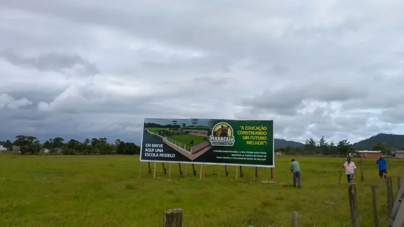 Prefeito de Maracajá assina Ordem de Serviço da nova escola do Espigão Grande